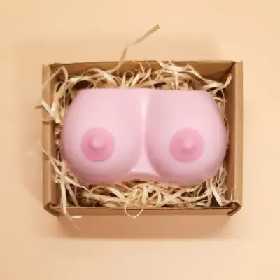 Grudi sapun. Roze
